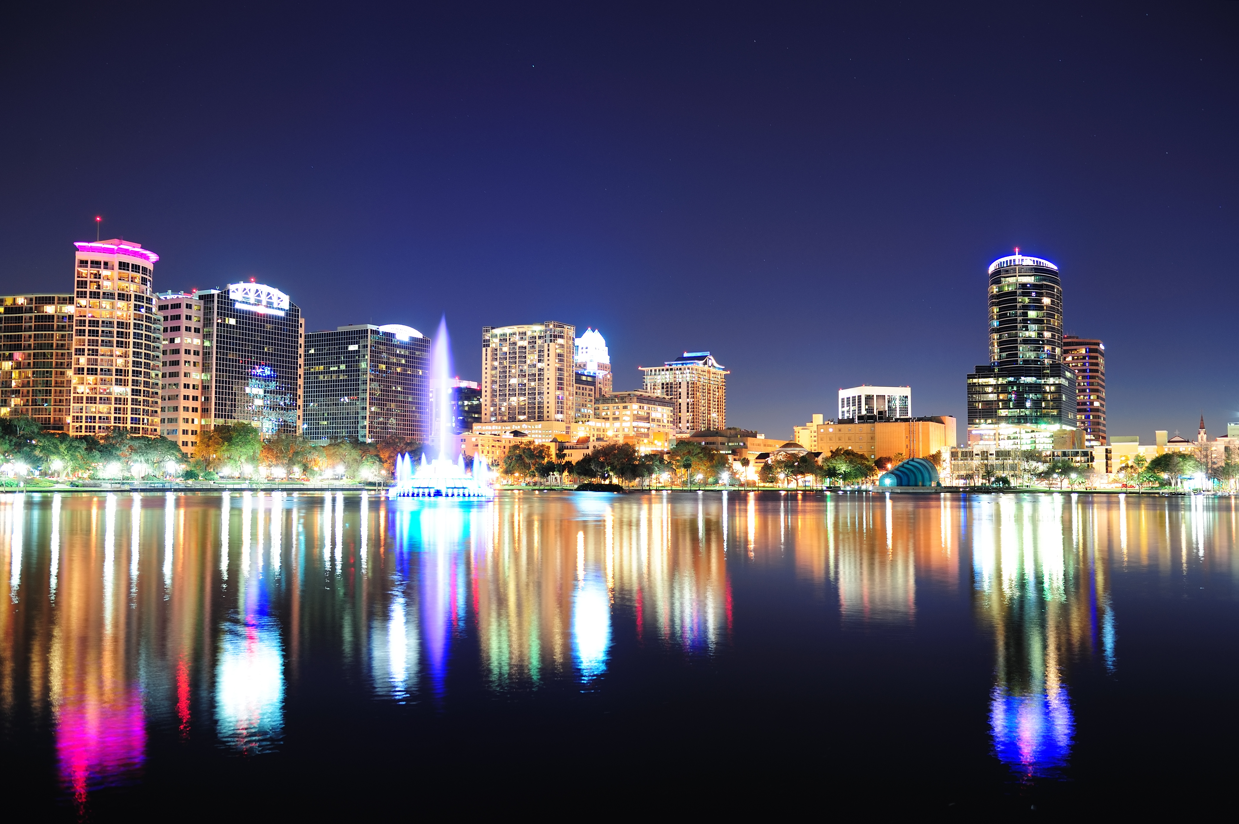 Skyline de Orlando à noite.